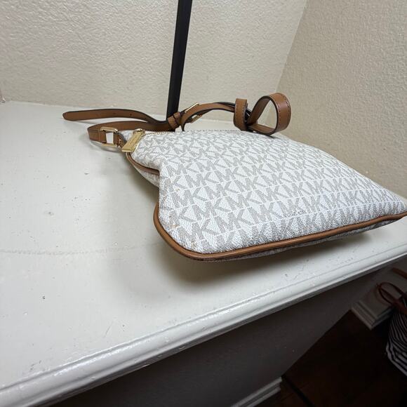 Michael Kors Jet Set Travel Logo Messenger crossbody bag with COA - Picture 12 of 14